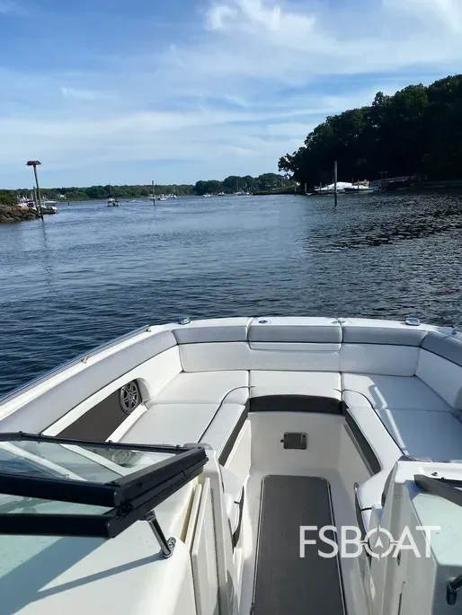 2016 Sea Ray 270 Sundeck Outboard - Media 6