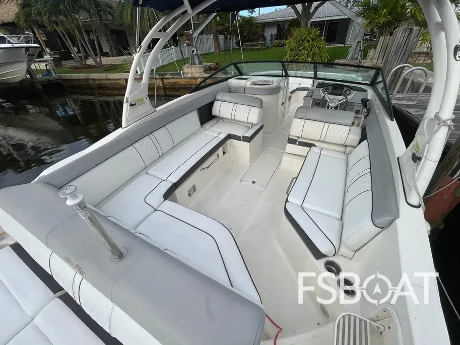 2016 Sea Ray 270 Sundeck Outboard - Media 22