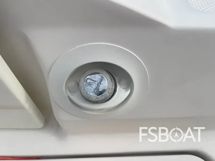 2016 Sea Ray 270 Sundeck Outboard - Media 18