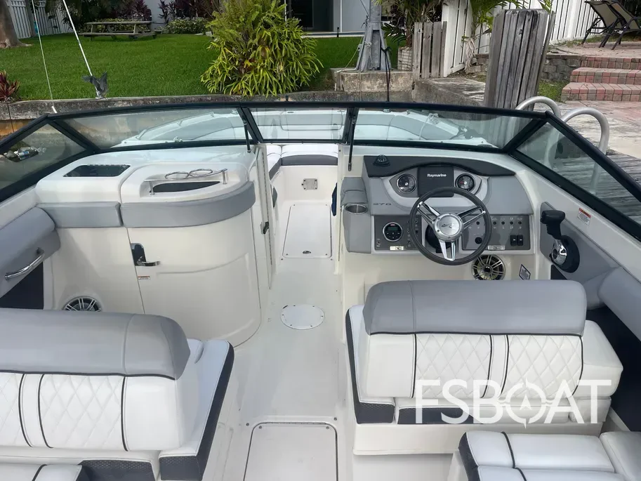 2016 Sea Ray 270 Sundeck Outboard - Media 24