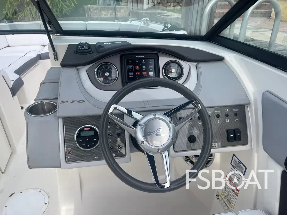 2016 Sea Ray 270 Sundeck Outboard - Media 12
