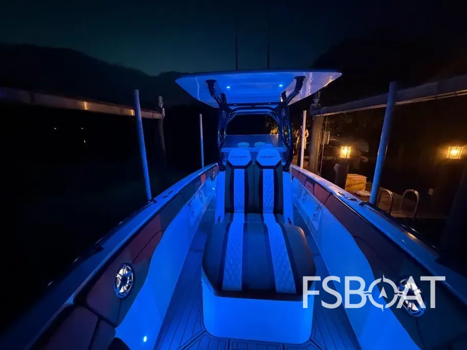 2023 Concept 30 Open Deck - Media 19