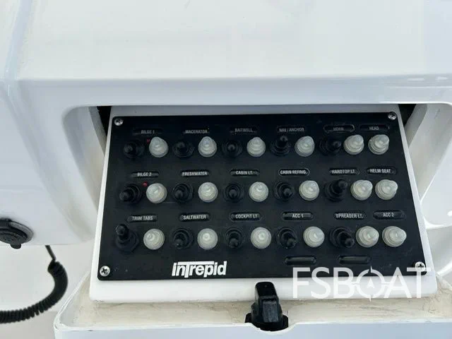 2006 Intrepid 370 Cuddy - Media 12