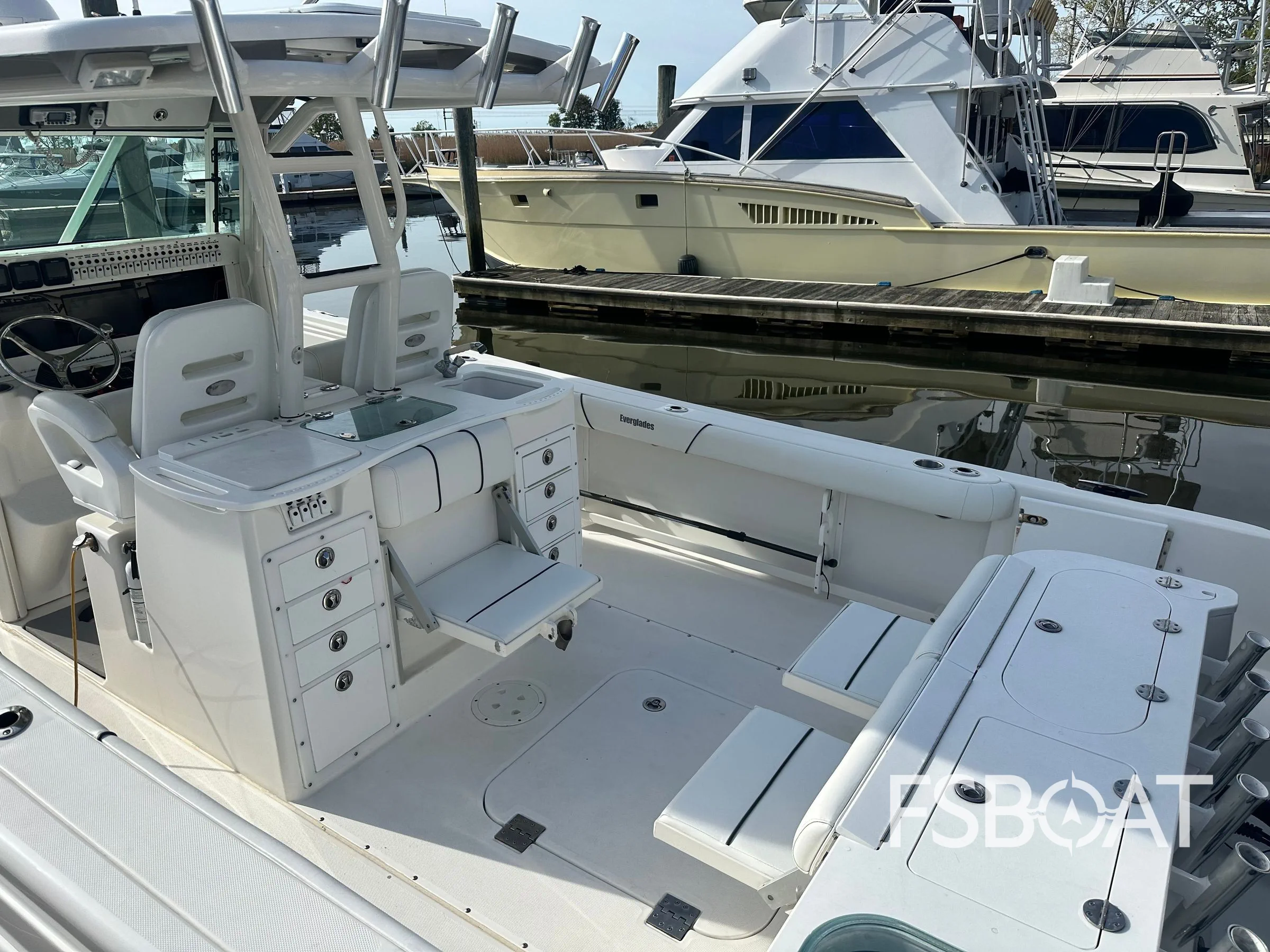2008 Everglades 350 Center Console - Media 6