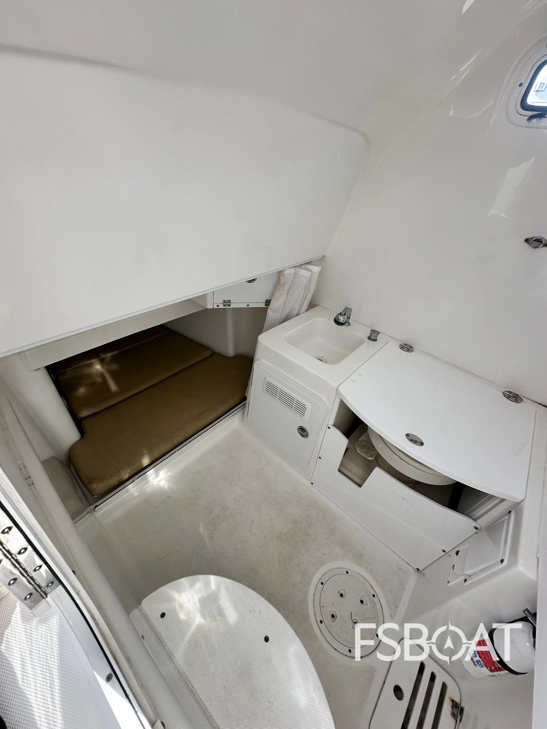2008 Everglades 350 Center Console - Media 11