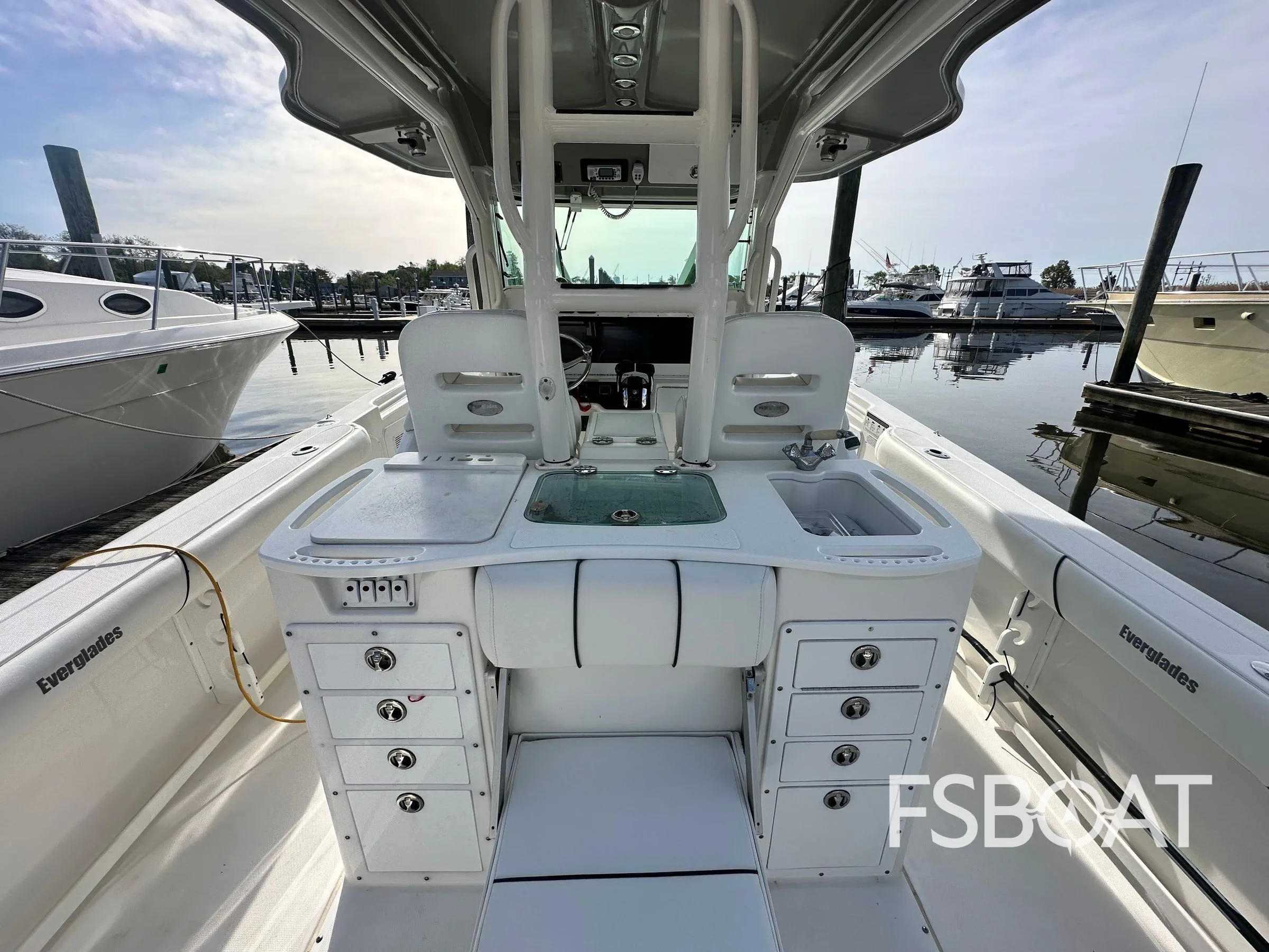 2008 Everglades 350 Center Console - Media 8