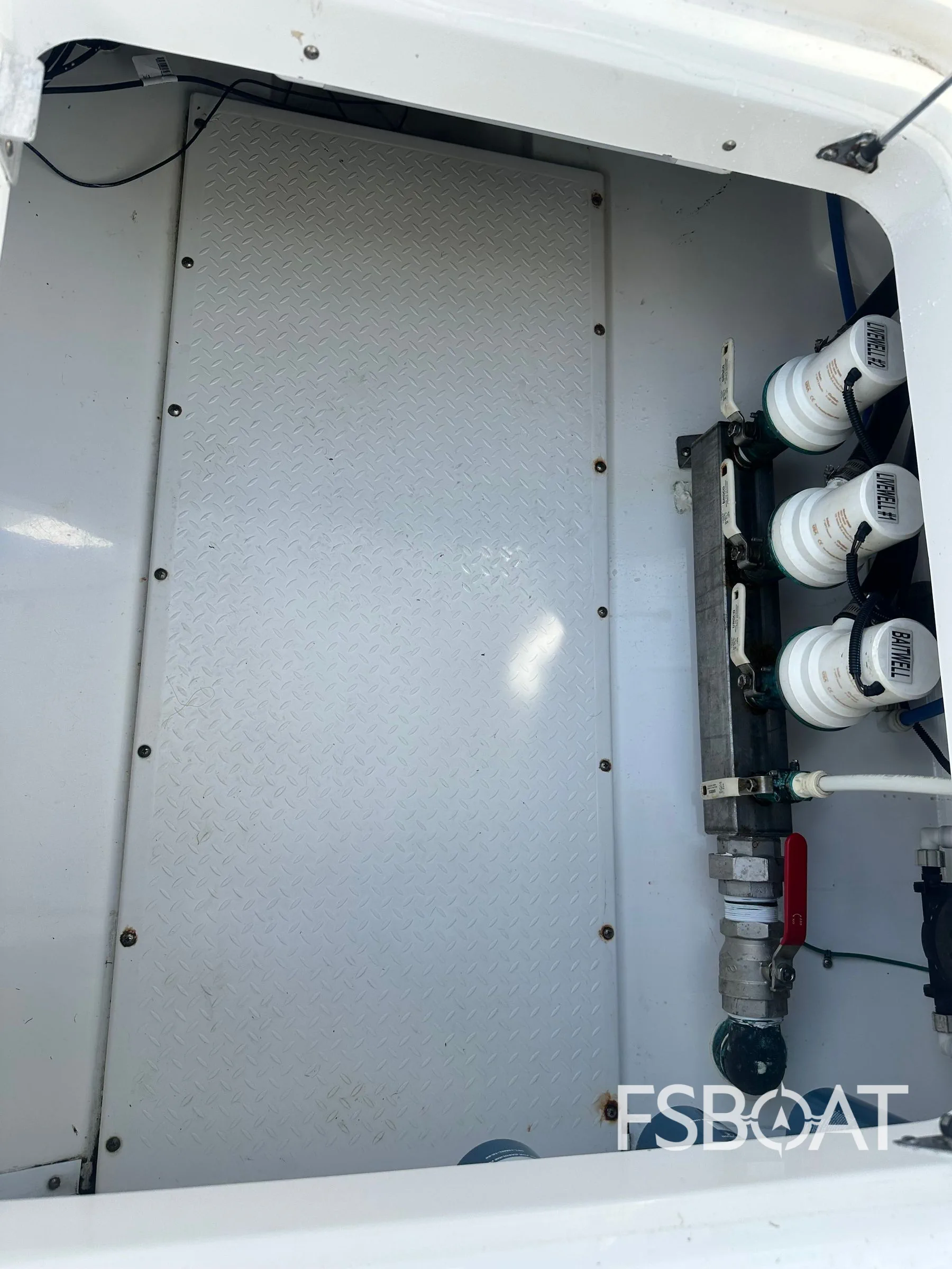 2008 Everglades 350 Center Console - Media 13