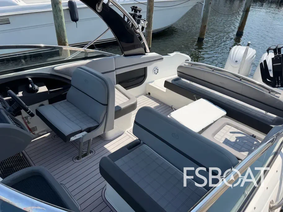 2023 Cobalt 30SC Outboard - Media 12