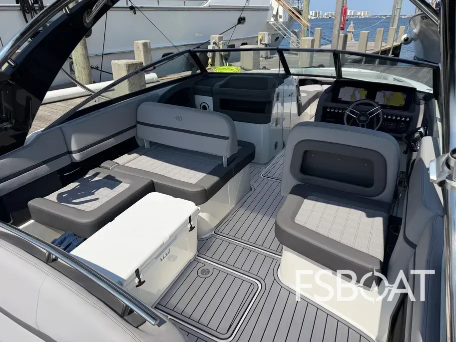 2023 Cobalt 30SC Outboard - Media 13