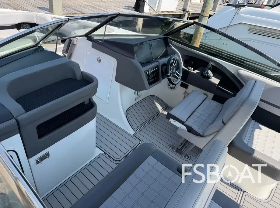 2023 Cobalt 30SC Outboard - Media 5