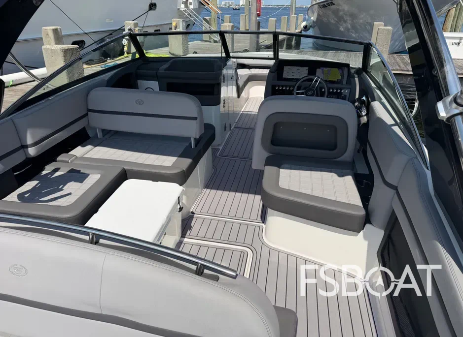 2023 Cobalt 30SC Outboard - Media 6