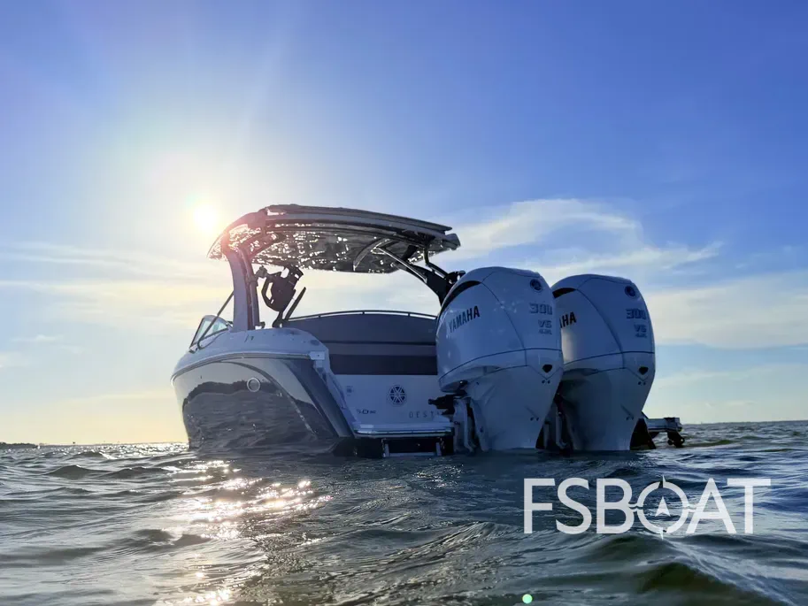 2023 Cobalt 30SC Outboard - Media 2