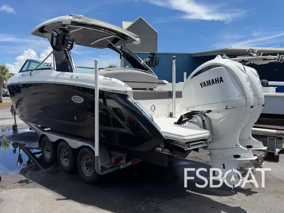 2023 Cobalt 30SC Outboard - Media 15