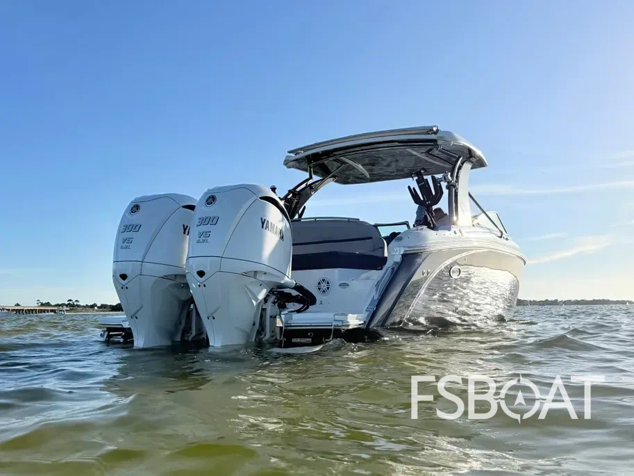2023 Cobalt 30SC Outboard - Media 3