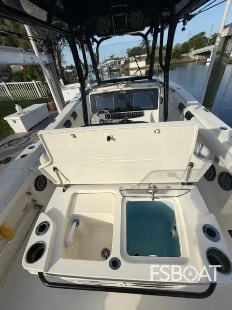 2015 Hydra-Sports 3400 CC - Media 12