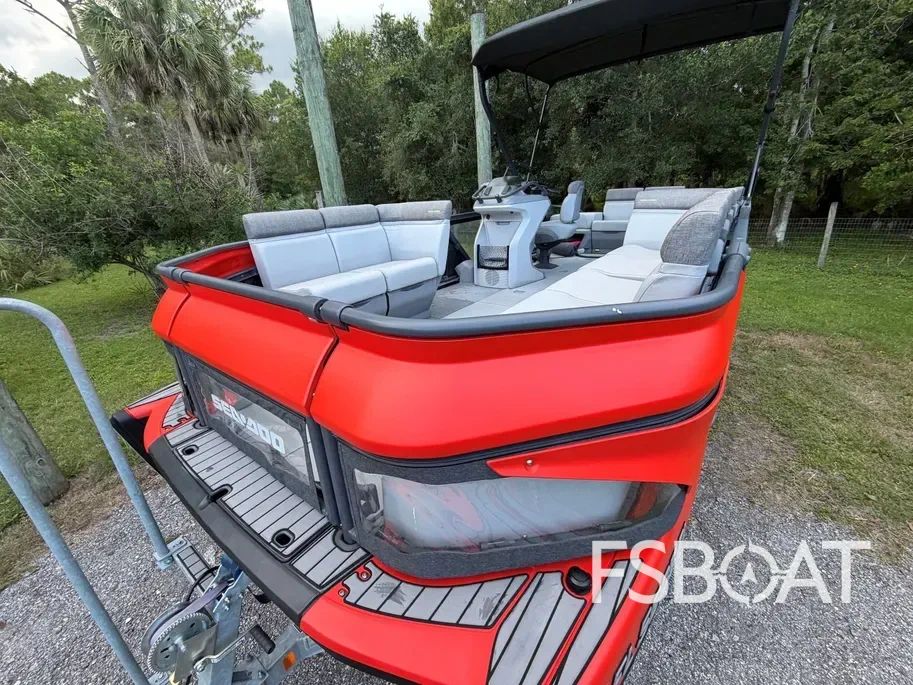 2023 Sea-Doo Switch Cruise 21 - Media 8