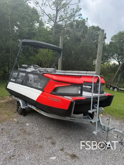 2023 Sea-Doo Switch Cruise 21 - Media 6