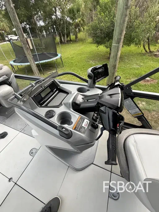 2023 Sea-Doo Switch Cruise 21 - Media 2