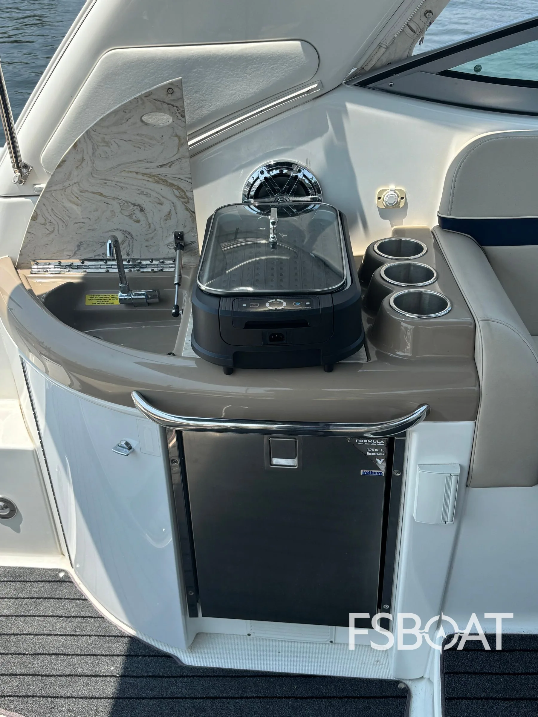2016 Formula 31 Performance Cruiser - Media 20