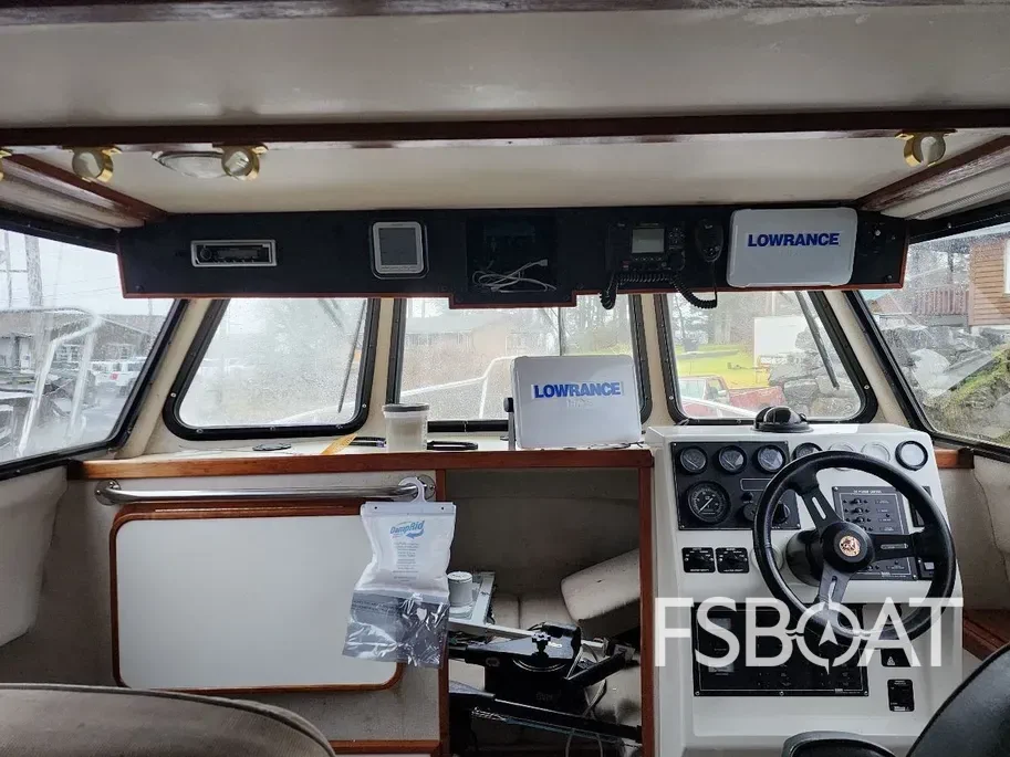 1997 Bounty Yacht 257 Offshore Pilot - Media 5