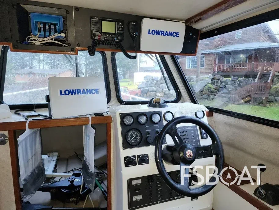1997 Bounty Yacht 257 Offshore Pilot - Media 8