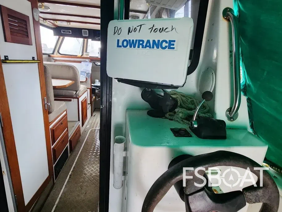 1997 Bounty Yacht 257 Offshore Pilot - Media 11