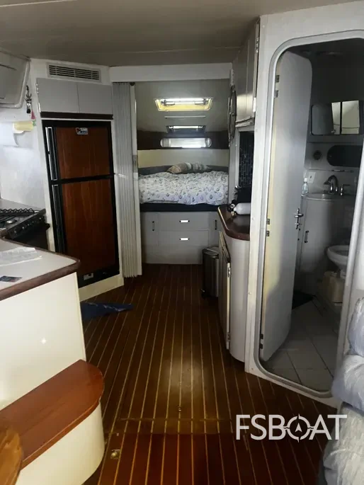 1991 Carver 380 - Media 2