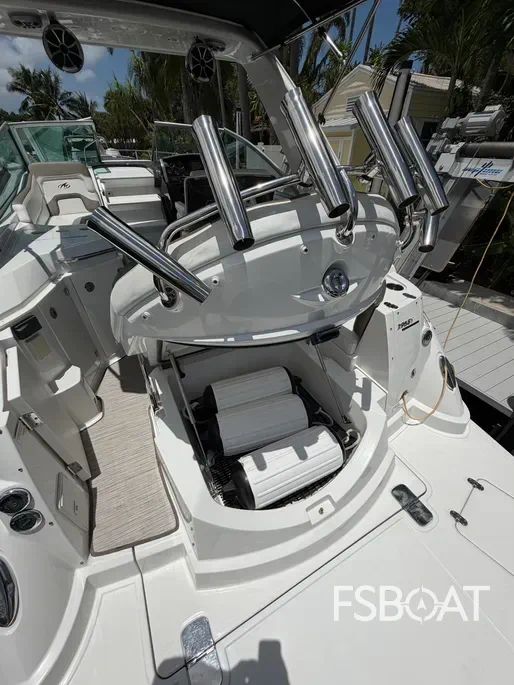 2017 Monterey 295 Sport Yacht - Media 19