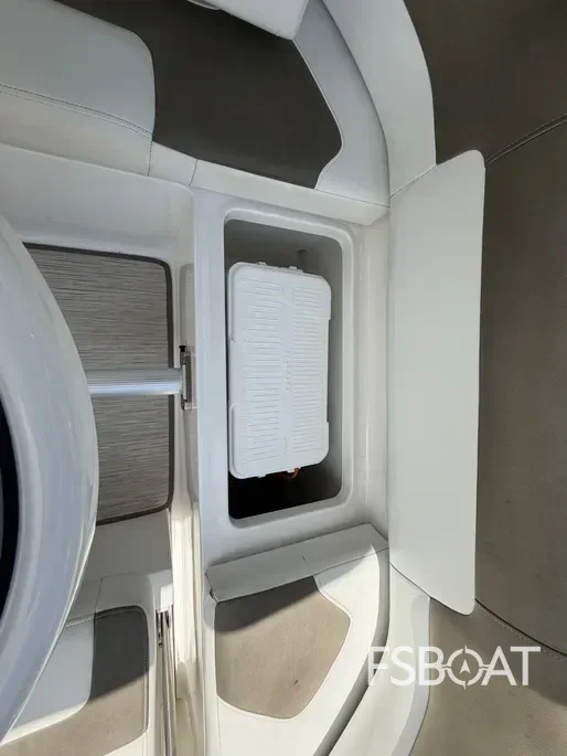 2017 Monterey 295 Sport Yacht - Media 13