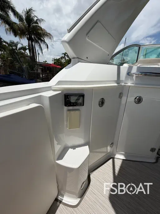 2017 Monterey 295 Sport Yacht - Media 15