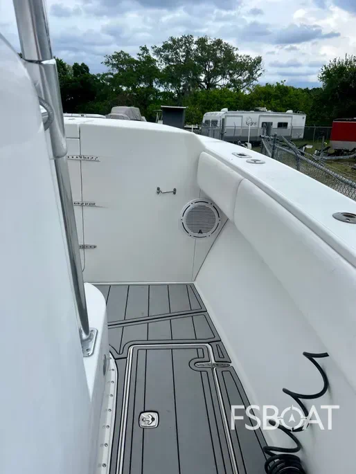 2004 Venture 34 Cuddy - Media 23