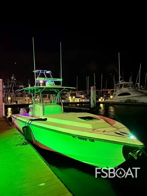 2004 Venture 34 Cuddy - Media 20