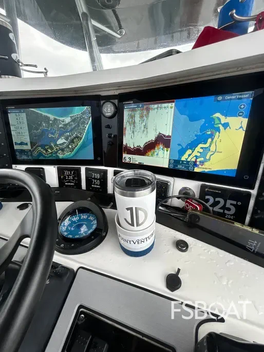 2004 Venture 34 Cuddy - Media 6