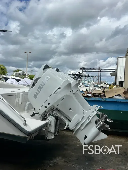 2004 Venture 34 Cuddy - Media 14