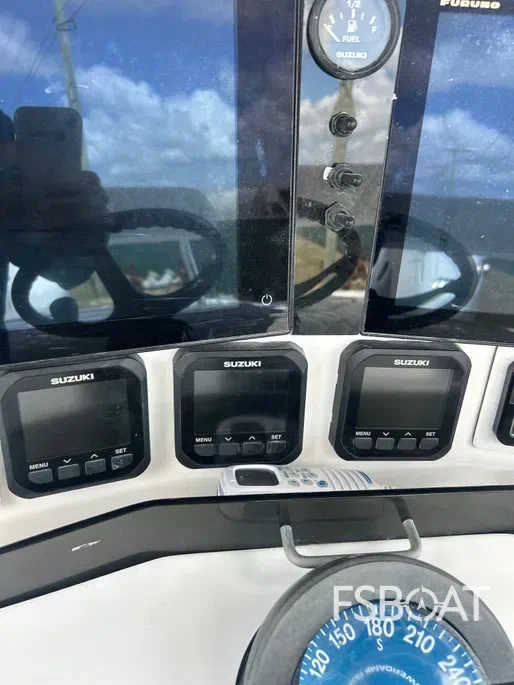 2004 Venture 34 Cuddy - Media 15