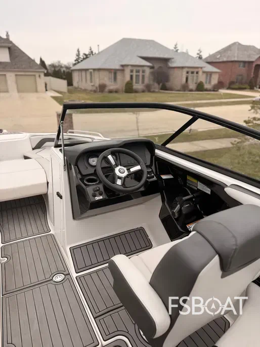 2017 Yamaha Boats AR240 - Media 15