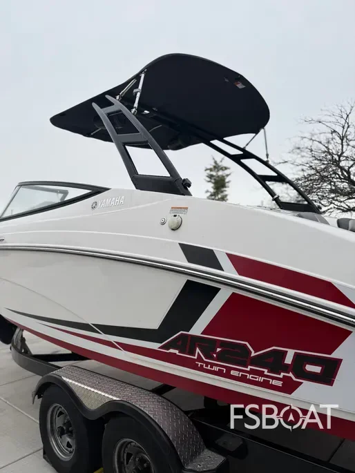 2017 Yamaha Boats AR240 - Media 3