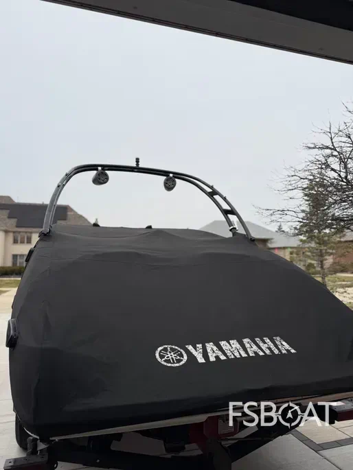 2017 Yamaha Boats AR240 - Media 8