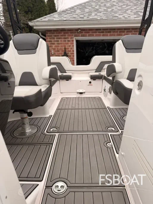 2017 Yamaha Boats AR240 - Media 20