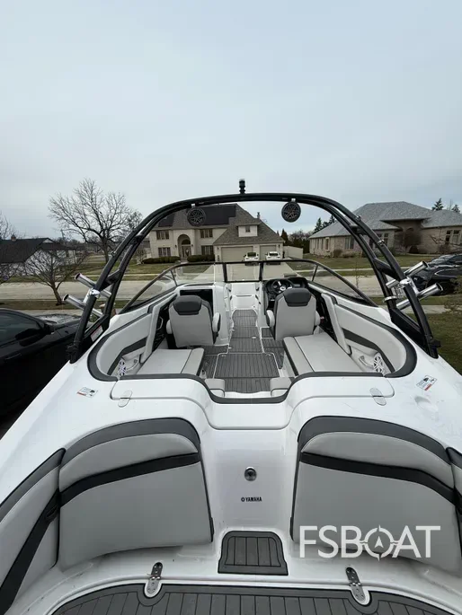 2017 Yamaha Boats AR240 - Media 24