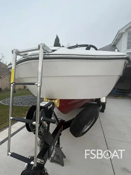 2017 Yamaha Boats AR240 - Media 14