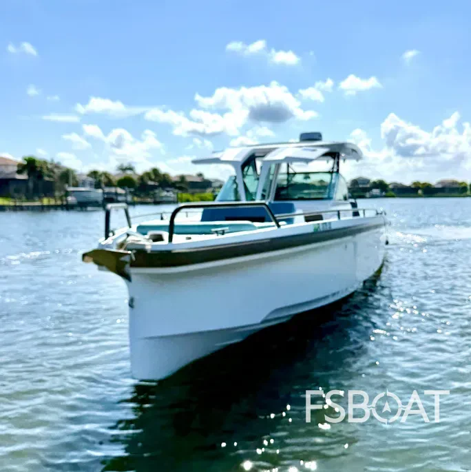 2021 Axopar 37 Sun-Top