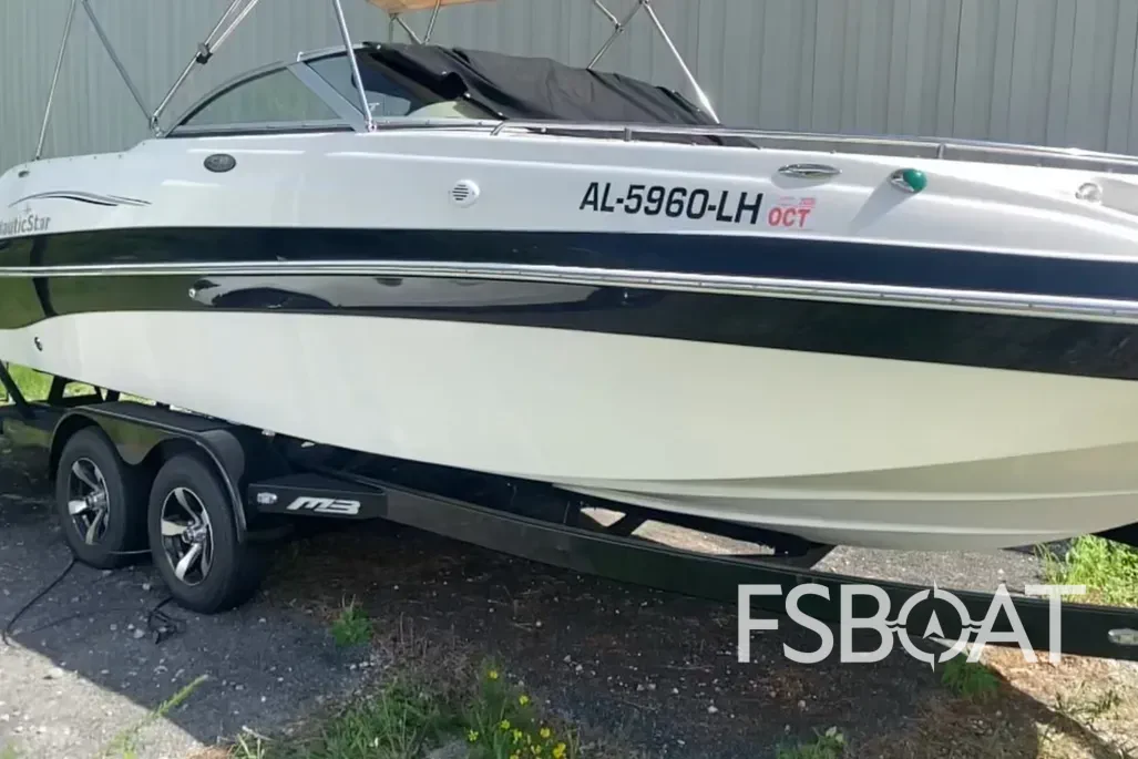 2005 NauticStar 230