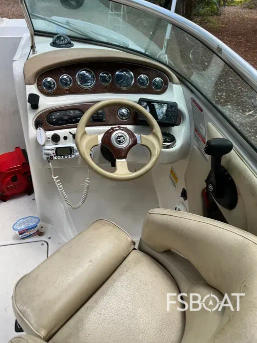 2001 Sea Ray 240 Sundeck - Media 18