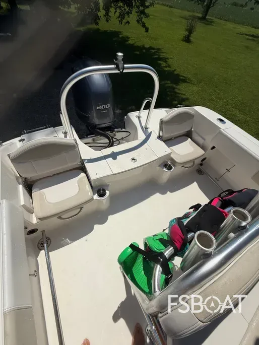 2015 Robalo R200 Center Console - Media 8