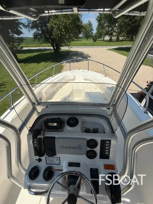 2015 Robalo R200 Center Console - Media 7