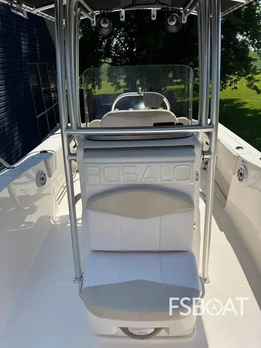 2015 Robalo R200 Center Console - Media 5