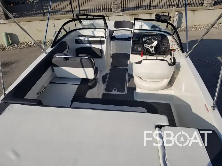 2022 Bayliner VR5 - Media 9