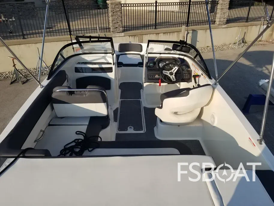 2022 Bayliner VR5 - Media 3