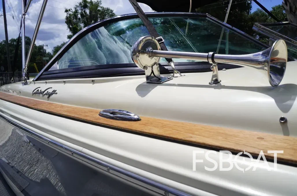 2015 Chris-Craft Launch 22 - Media 17